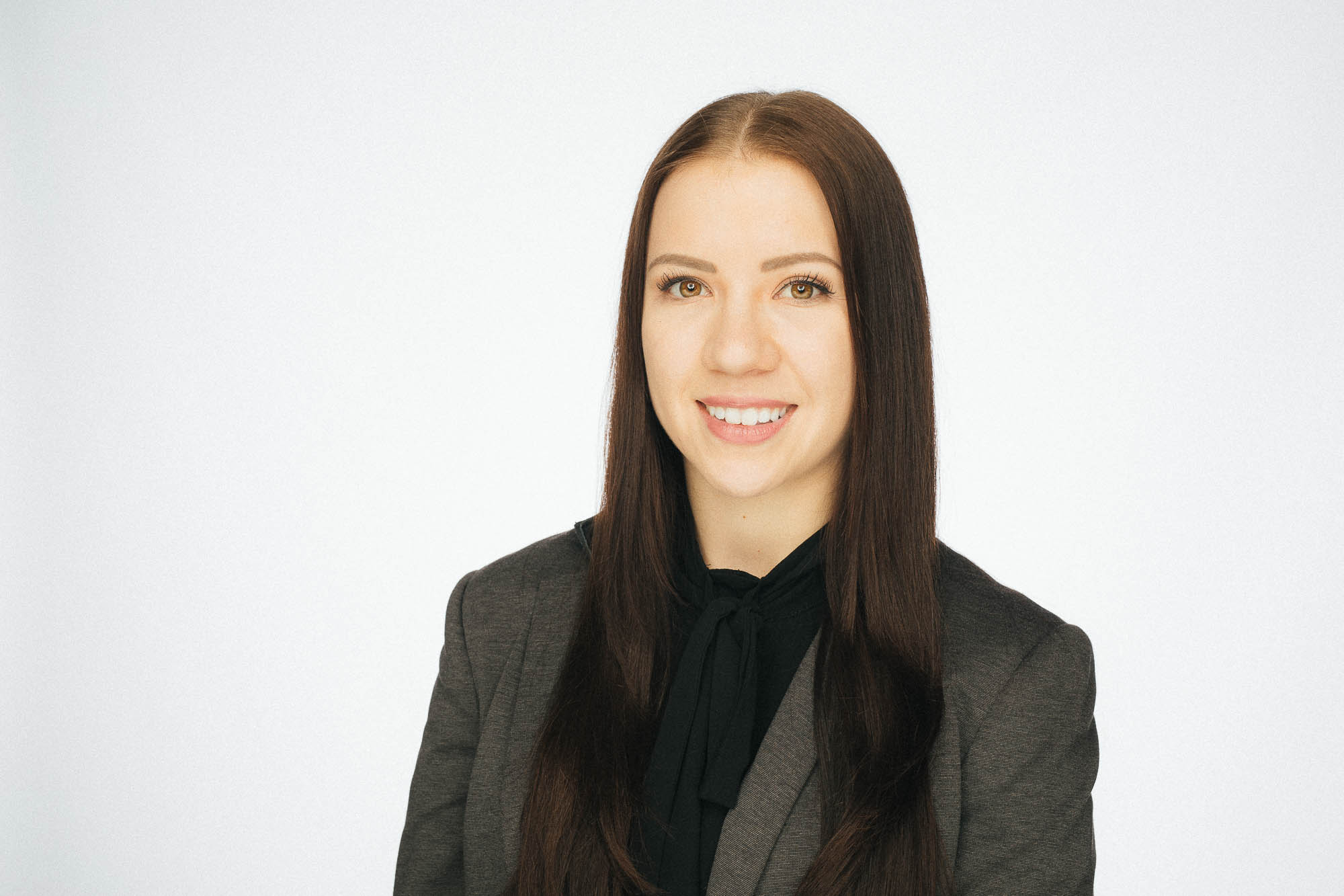 Export x3 Headshot  06348 Dez 01 2019 Headshots 2019  Miro Nicole Nadine 2